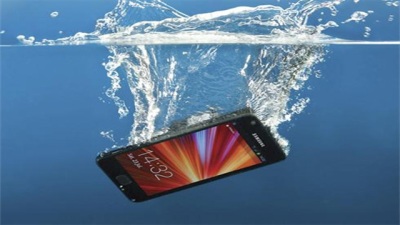 Waterblock convierte cualquier smartphone en resistente al agua #CES2012.